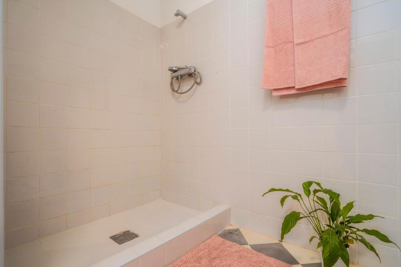 Female Hostel فارو المظهر الخارجي الصورة